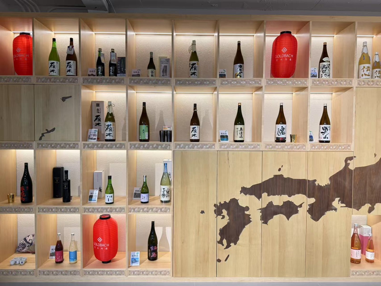 上海の店舗の日本酒の棚